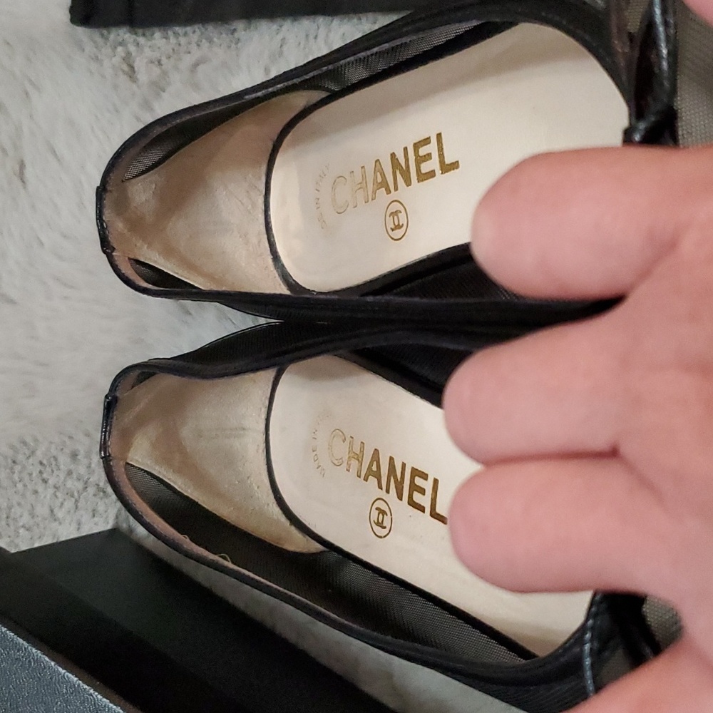 CHANEL Black Flats with Bow Detail - Picture 4 of 16
